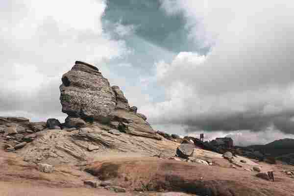2. Sfinxul din Bucegi – monument natural sau construcție străveche?